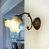 Image de Applique murale en laiton verre en bronze blanc antique chambre salon H : 17 cm E14 max 40W applique florale faite à la main haut de gamme couloir