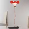 Image de Ingo Maurer I Ricchi Poveri Toto lampe de table, rouge