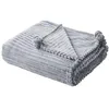 Image de Beliani Plaid Douillet Décoratif Couvre Lit Gris 150x200 cm Idéal pour Habiller Fauteuil ou Canapé et pour Tout Intérieur Moderne et Scandinave