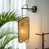 Image de Lucande Bassiola applique avec abat-jour en bambou