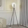 Image de Lampe sur pied Lucande Helva, 150 cm, blanc/noir, pivotante