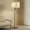 Image de Lampe sur pied LED Quitani Lisene, chêne/noir/naturel, 162 cm, à intensité