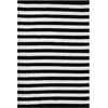 Image de Beliani Tapis d'Extérieur Noir et Blanc en Matière Synthétique Motif à Rayures pour Terrasse au Style Moderne 140 x 200 cm