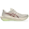 Image de ASICS Chaussures de course Novablast 6 pour femme beige | 39 1/2