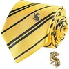 Image de Cinereplicas HARRY POTTER - Cravate avec Pin's - Edition Deluxe - Licence Officielle - Poufsouffle - Taille Unique - 100% Microfibres - Jaune