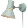 Image de Anglepoise Type 80 W1 applique avec prise, verte