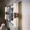 Image de Quintiesse Applique murale LED pour salle de bain Dual, laiton, à 2 lampes, largeur 66 cm