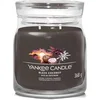 Image de Yankee Candle Signature Candle | Bougie parfumée en pot de taille moyenne avec double mèche | Mélange de cire de soja à combustion longue | Cadeau parfait pour femme (1701382E)