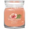 Image de Yankee Candle Bougie parfumée Signature | Brise tropicale épicée en pot moyen avec double mèche | Bougie à combustion longue en cire de soja | Cadeau parfait pour femme (1630019E)