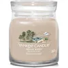 Image de Yankee Candle Signature Bougie parfumée | Seaside Woods Bougie en pot moyenne avec double mèche | Mélange de cire de soja à combustion longue | Cadeau parfait pour femme