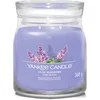 Image de Yankee Candle Signature Bougie parfumée | Bougie en pot de taille moyenne avec double mèche | Mélange de cire de soja à combustion longue | Cadeau parfait pour femme (1629997E)
