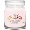 Image de Yankee Candle Signature Candle | Bougie parfumée en pot de taille moyenne avec double mèche | Mélange de cire de soja à combustion longue | Cadeau parfait pour femme (1630020E)