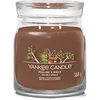 Image de Yankee Candle Signature   Bougie parfumée | Bougie en pot moyenne praline et bouleau avec double mèche | Mélange de cire de soja à combustion longue | Cadeau parfait pour femme