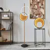 Image de Searchlight Lampe sur pied LED Curio, aspect bois