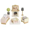 Image de Le Toy Van - ME058 - Puppenhaus-Wohnzimmer, Alter 3, 19-teiliges Holzmöbel-Set, Öko-Spielzeug, Montessori, inklusive Tisch, Sofa, Sessel, Kamin, Lampe, Zimmerpflanze