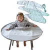 Image de Tidy Tot Kit idéal pour la diversification. Inlcus 1 plateau, 3 bavoirs couvrant avec manches et 1 cuillère en silicone. Le kit se fixe au plateau de la chaise haute