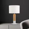 Image de Viokef Lampe de table Carroll, bois clair/blanc, hauteur 43 cm, tissu