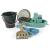 Image de Dantoy: Blue Marine Toys   Ensemble de jeu bateau et sable   5 pièces, équipement maritime recyclé, plage, piscine, bac à sable, sac à dos en filet réutilisable, pour enfants et tout-petits à partir