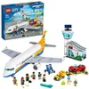 Image de LEGO 60262 City L’Avion de Passagers, Jouet de Construction Terminal et Camion, Jeu pour les Enfants de 6 ans et plus