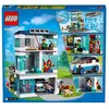 Image de LEGO 60291 City la Maison Familiale avec Plaques Route, 4 Minifigures, Jouet Filles et Garçons +5 Ans