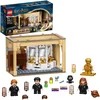 Image de LEGO 76386 Harry Potter Poudlard : l’Erreur de la Potion Polynectar, Jeu de Construction avec Mini Figurines édition 20ème Anniversaire
