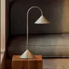 Image de Lampe à poser LED rechargeable FRANDSEN Grasp, gris sable, hauteur 47 cm