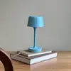 Image de Dyberg Larsen Lampe à poser LED rechargeable Flow, bleu clair, hauteur 25