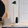 Image de Lampadaire Dyberg Larsen Oulu, noir/laiton, hauteur 128 cm