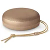 Image de Bang & Olufsen Beosound A1 (3rd gen)   Enceinte Bluetooth Portable compacte, étanche IP67, eco-Responsable, Jusqu’à 24 h d’autonomie et 3 Microphones pour des appels clairs - Honey Tone