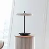 Image de UMAGE lampe de table LED Asteria Table, USB, blanc perle/noir