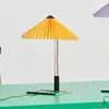 Image de Lampe à poser LED HAY Matin, jaune/laiton, hauteur 38 cm