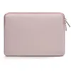Image de TRUNK - Rose chaude - Protège votre MacBook sans ajouter de poids - Se glisse facilement dans les poches et les sacs à dos - Design élégant pour le bureau et les loisirs