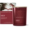 Image de Skandinavisk KYSS 'Kiss' Bougie parfumée Édition spéciale Notes de parfum : mûres et roses, bonbons et clous de girofle, formule végétalienne, 200 g