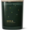Image de Skandinavisk SKOG Gold Edition Bougie parfumée Senteur aiguilles de pin et pommes de pin, jus de bouleau et muguet, 200 g.