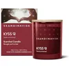 Image de Skandinavisk KYSS Mini bougie parfumée « Kiss » - Mûre et rose, sucre de candis, clou de girofle - Formule végétalienne - 65 g