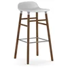 Image de Normann Tabouret de Bar en Noyer Assise Blanche Copenhagen