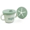 Image de Done by Deer Gobelet à bec verseur et tasse à goûter Vert croco   Tasse anti-déversement avec couvercle en silicone souple   Durable, facile à nettoyer et parfaite pour les enfants de 6 mois
