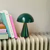 Image de lampe à poser rechargeable LED HÜBSCH Mush, vert foncé, hauteur 20 cm