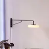 Image de Hübsch Applique murale LED Sway, noire, saillie 120 cm, métal
