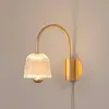 Image de Nuura Aps Applique murale LED Nuura Asteea, largeur 16 cm, couleur laiton/transparent