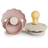 Image de FRIGG Daisy Lot de 2 sucettes | Sucette en latex | Fabriqué au Danemark | Sans BPA | Tétine Cerise Symétrique | (Biscuit/Cream, Taille 1 (0-6 Mois))
