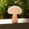 Image de Lampe à poser LED rechargeable Gubi Obello, rose poudré, IP44, verre
