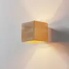 Image de SOLLUX LIGHTING Applique murale Ara en forme de cube en bois