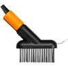 Image de Fiskars Brosse pour joints pour desherber, émousser sur la terrasse