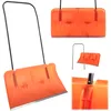 Image de KADAX Pelle à Neige en Plastique dotée d'une Ferrure en Aluminium, Outil de Déneigement Robuste et Efficace avec Roues et Manche en Métal (Orange Clair)