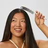 Image de Glov Brosse Démêlante avec Manche Crochet Douce pour Tous Types de Cheveux Idéale pour Un Usage Quotidien et Un Coiffage Facile Rangement Pratique et Design Ergonomique