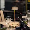 Image de Konstsmide Lampe à poser LED rechargeable Menton, couleur sable, hauteur 27 cm, IP54, USB