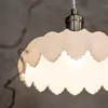 Image de Markslöjd Suspension Kurage, laiton vieilli, verre givré, Ø 25,5 cm