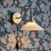 Image de PR Home Applique murale Axel, laiton, diffuseur en verre opale