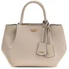 Image de GUESS sac à main sac à épaule Amorette Girlfriend Satchel Light Taupe écru